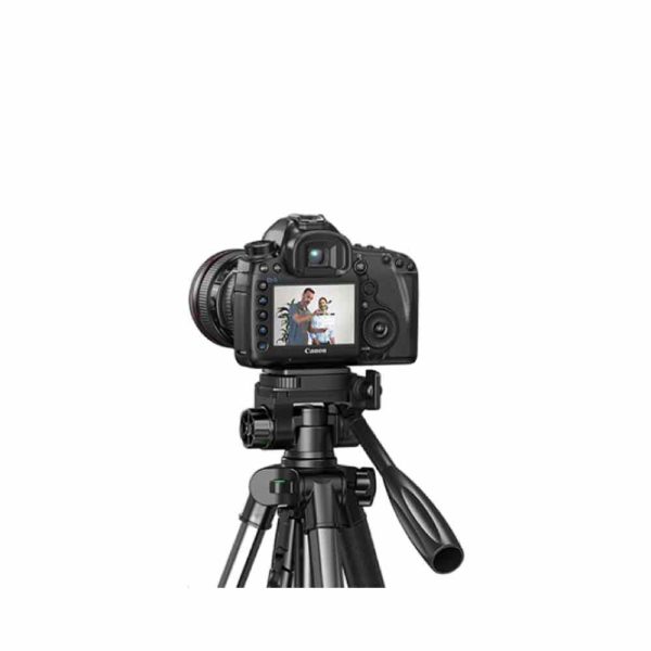 360-degree panoramic capability with Ugreen 15187 Tripod for breathtaking landscapes